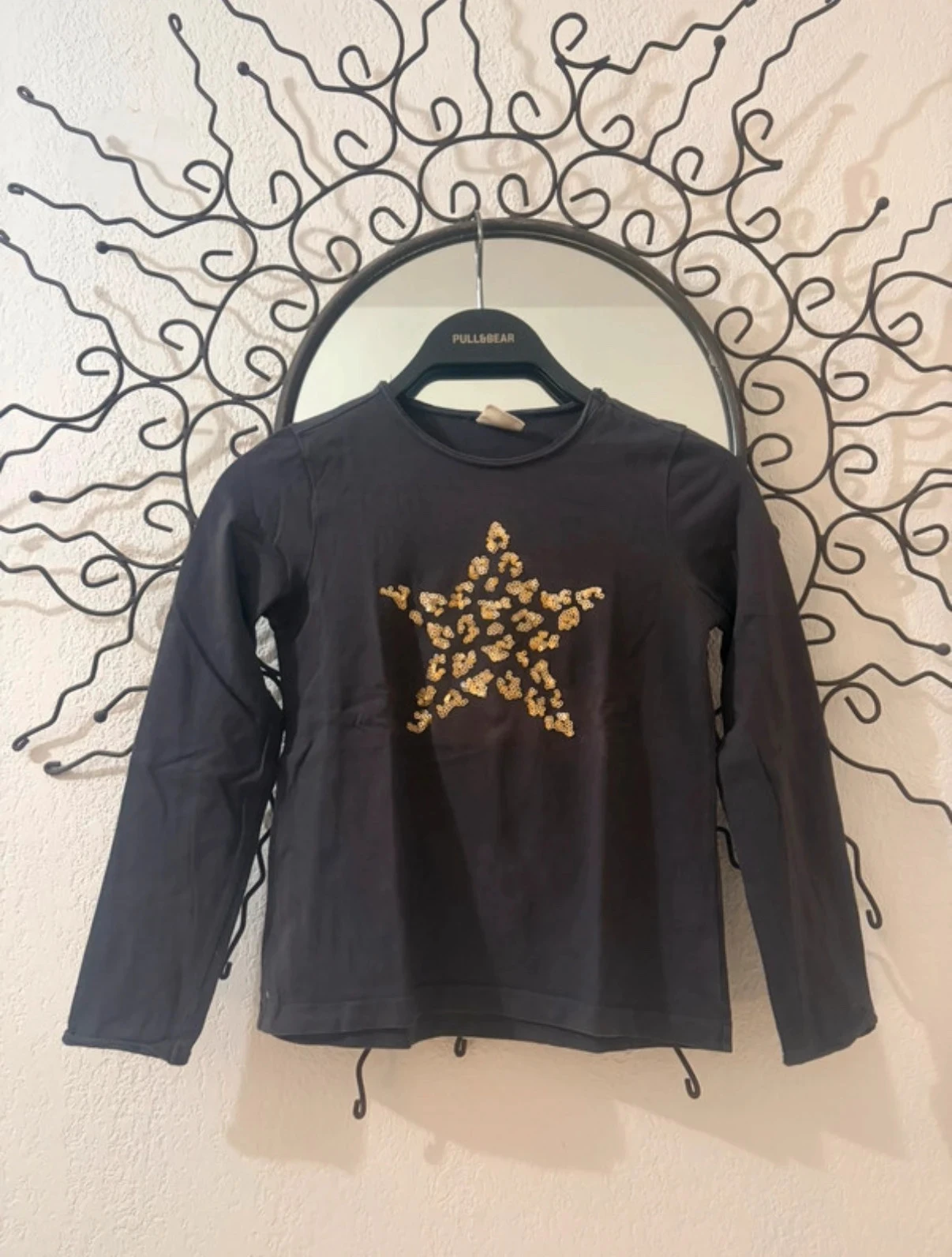 Zara Girls anthracite gray long-sleeve T-shirt with golden sequin star 7-8 years – photo 2
